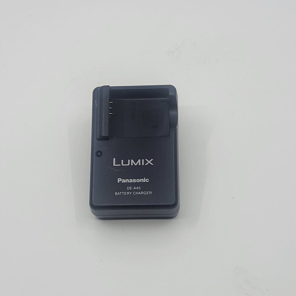 Panasonic Lumix DE-A45B Charger for CGA-S007A Li-Ion Battery Genuine
